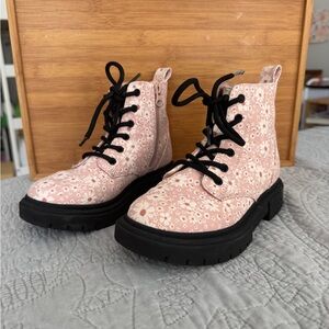 Art Class kids Chelsea boots by target sz 1